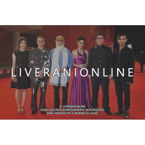 (110906) -- VENICE, Sept. 6, 2011 () -- Chinese director Xu Haofeng (2nd R), together with cast members and guests, poses on the red carpet for the premiere of the film \'The Sword Identity\' at the 68th Venice Film Festival in Venice, Italy, Sept. 6, 2011. (/Wang Qingqin)