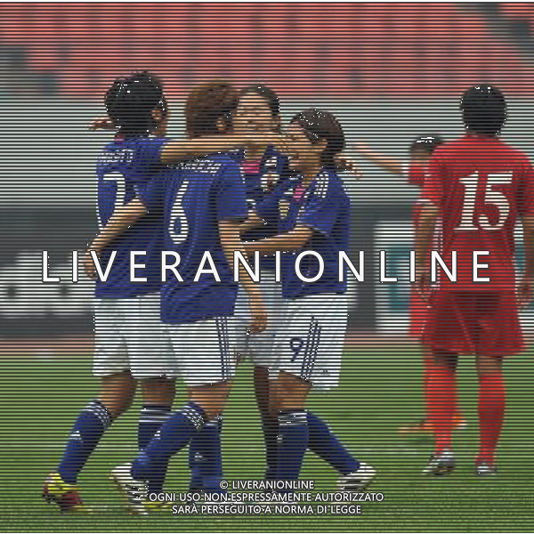 JINAN, Sept. 8, 2011 Japan\'s players celebrate during the match against the Democratic People\'s Republic of Korea (DPRK) at the Asian women\'s football qualifier for the 2012 London Olympics in Jinan, east China\'s Shandong Province, Sept. 8, 2011. The match ended in a 1 1 draw. (/Zhu Zheng)(dx)