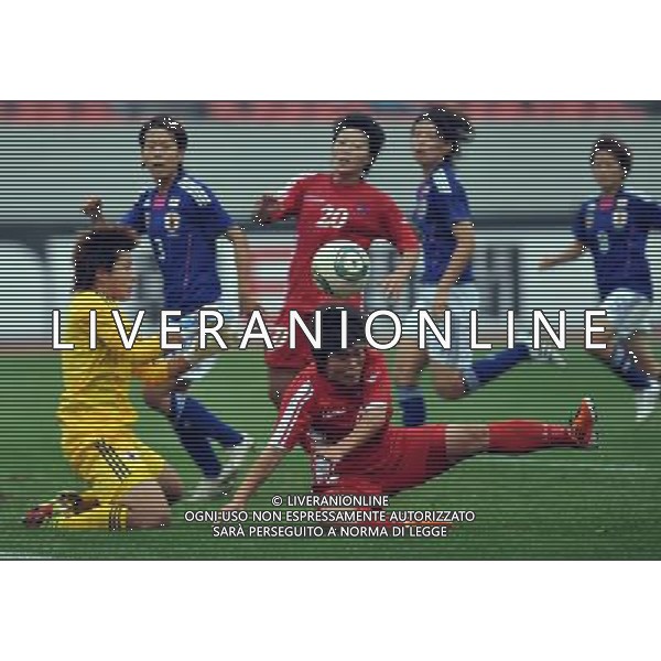 JINAN, Sept. 8, 2011 The Democratic People\'s Republic of Korea (DPRK) \'s Kim Nam Hui (front R) vies for the ball during the match against Japan at the Asian women\'s football qualifier for the 2012 London Olympics in Jinan, east China\'s Shandong Province, Sept. 8, 2011. The match ended in a 1 1 draw. (/Zhu Zheng)(dx)