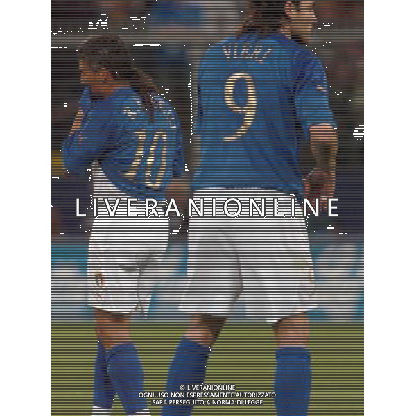 GENOVA 28/04/04 AMICHEVOLE ITALIA-SPAGNA NELLA FOTO BAGGIO ROBERTO CON VIERI CHRISTIAN PH GIGI ARCAINI/AG.ALDO LIVERANI
