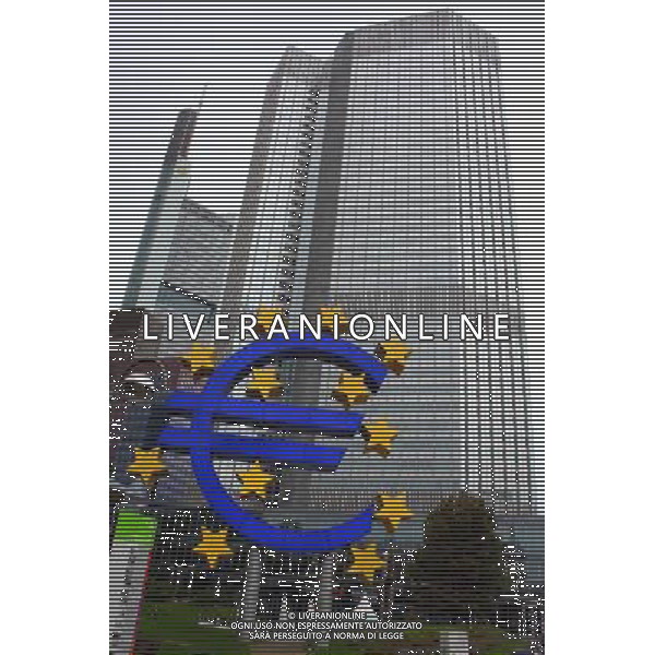 (110908) -- FRANKFURT, Sept. 8, 2011 () -- Photo taken on Sept. 8 2011 shows the European Central Bank building and the Logo of Euro in Frankfurt, Germany. The European Central Bank (ECB) left its benchmark refinancing rate unchanged at 1.5 percent on Thursday. (/Xia Sheng)