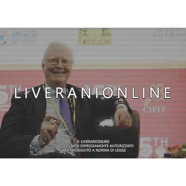 XIAMEN, Sept. 8, 2011 Nobel laureate James Mirrlees speaks during an interview with Chinese media in Xiamen City, southeast China\'s Fujian Province, Sept. 8, 2011. James Mirrlees and Edmund Phelps, both Nobel laureates in economics, accepted interview with Chinese media while they attended the 15th China International Fair for Investment and Trade in Xiamen on Thursday. (/Han Yu) (zgp)