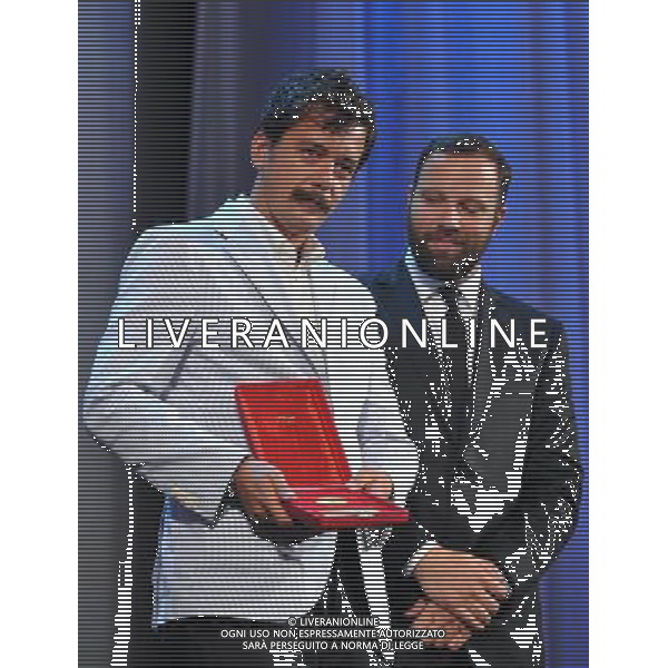(110910) -- VENICE, Sept. 10, 2011 () -- Greek director Yorgos Lanthimos (R) and screenwriter Efthimis Filippou receive the Best Screenplay Award for the film \'Alps\' at the awarding ceremony of the 68th Venice Film Festival in Venice, Italy, Sept. 10, 2011. (/Wang Qingqin) (wjd)