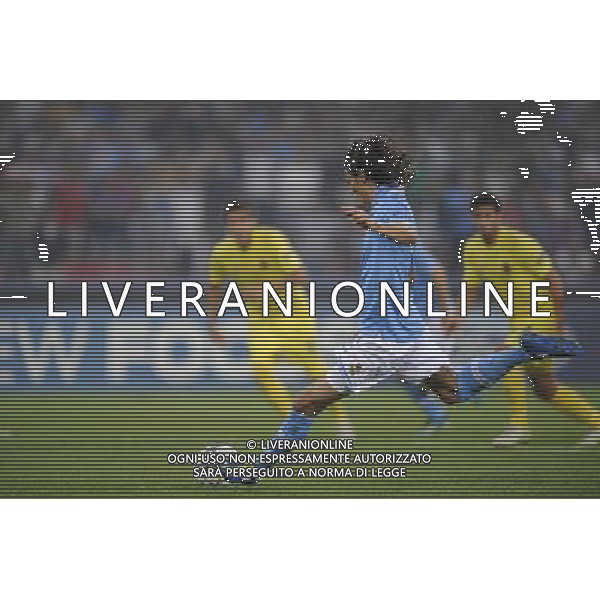 Napoli - 27/09/2011 - Stadio San Paolo - Uefa Champions League 2011/2012 - Fase a gironi (Gruppo A) - Napoli vs Villareal - nella foto: il gol su rigore di edinson cavani Œ© Fabrizio Corradetti - Ag. Aldo Liverani sas