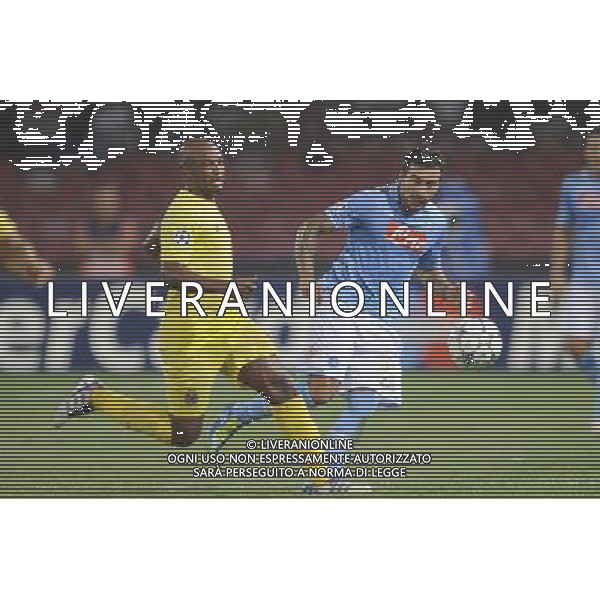 Napoli - 27/09/2011 - Stadio San Paolo - Uefa Champions League 2011/2012 - Fase a gironi (Gruppo A) - Napoli vs Villareal - nella foto: ezequiel lavezzi e senna Œ© Fabrizio Corradetti - Ag. Aldo Liverani sas
