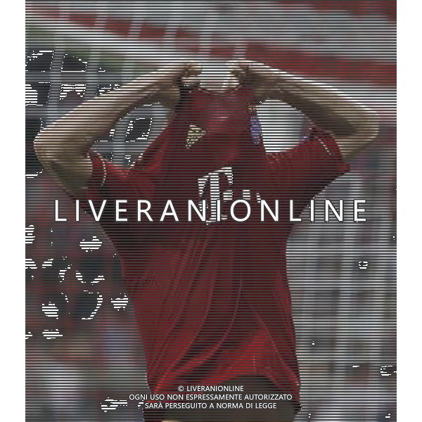 firo Fu§ball,Fussball, 27.09.2011 Uefa Champions League Saison 2011/2012 CL, Vorrunde 2. Spieltag, FC Bayern MŸnchen, Muenchen, FCB , Manchester City FC, 2 : 0, halbe Figur, Gestik, Bastian Schweinsteiger, Bayern, EnttŠuschung, Enttaeuschung, Gestik, witz, humor $worldrightsEs gelten unsere AGB, einsehbar auf www.firosportphoto.de copyright by firo sportphoto: Pfefferackerstr. 2aÊ 45894 G e l s e n k i r c h e n www.firosportphoto.de mail@firosportphoto.de (V o l k s b a n k B o c h u m - W i t t e n ) BLZ.: 430 601 29 Kt. Nr.: 341 117 100 Tel:Ê 0209 - 9304402 Fax:Ê 0209 - 9304443 AG ALDO LIVERANI S A S ONLY ITALY