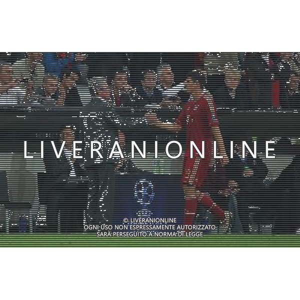 firo Fu§ball,Fussball, 27.09.2011 Uefa Champions League Saison 2011/2012 CL, Vorrunde 2. Spieltag, FC Bayern MŸnchen, Muenchen, FCB , Manchester City FC, 2 : 0, ganze Figur, Gestik, rechts, Mario Gomez, Bayern, links, Trainer, Bayern, Jupp Heynckes, $worldrightsEs gelten unsere AGB, einsehbar auf www.firosportphoto.de copyright by firo sportphoto: Pfefferackerstr. 2aÊ 45894 G e l s e n k i r c h e n www.firosportphoto.de mail@firosportphoto.de (V o l k s b a n k B o c h u m - W i t t e n ) BLZ.: 430 601 29 Kt. Nr.: 341 117 100 Tel:Ê 0209 - 9304402 Fax:Ê 0209 - 9304443 AG ALDO LIVERANI S A S ONLY ITALY