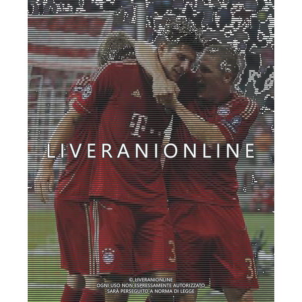firo Fu§ball,Fussball, 27.09.2011 Uefa Champions League Saison 2011/2012 CL, Vorrunde 2. Spieltag, FC Bayern MŸnchen, Muenchen, FCB , Manchester City FC, 2 : 0, halbe Figur, Gestik, Jubel, jubeln, Gestik, links, Mario Gomez, Bayern, rechts, Bastian Schweinsteiger, Bayern, $worldrightsEs gelten unsere AGB, einsehbar auf www.firosportphoto.de copyright by firo sportphoto: Pfefferackerstr. 2aÊ 45894 G e l s e n k i r c h e n www.firosportphoto.de mail@firosportphoto.de (V o l k s b a n k B o c h u m - W i t t e n ) BLZ.: 430 601 29 Kt. Nr.: 341 117 100 Tel:Ê 0209 - 9304402 Fax:Ê 0209 - 9304443 AG ALDO LIVERANI S A S ONLY ITALY