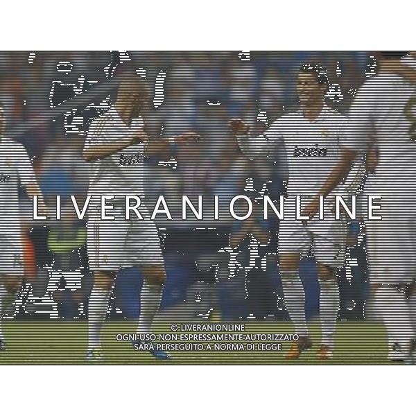 madrid (27/09/2011).- Estadio Santiago Bernabeu. UEFA Champion League, Match 2 Real Madrid- AFC Ajax. Karim Benzema con Cristiano Ronaldo celebran un gol. © Alex Cid-Fuentes / ALFAQUI AG ALDO LIVERANI ONLY ITALY