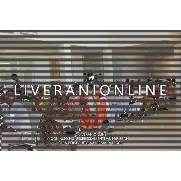 (110927) -- BAMAKO, Sept. 27, 2011 () -- Patients wait to receive treatment at the Mali Hospital in Bamako, Mali, Sept. 26, 2011. The Mali Hospital, built with Chinese aid, officially opened on Monday. (/Wang Zizheng) (lyx) / l\'Ospedale Mali a Bamako , costruito con finanzamenti cinesi - AG. ALDO LIVERANI SAS- ITALY ONLY *** Local Caption *** .