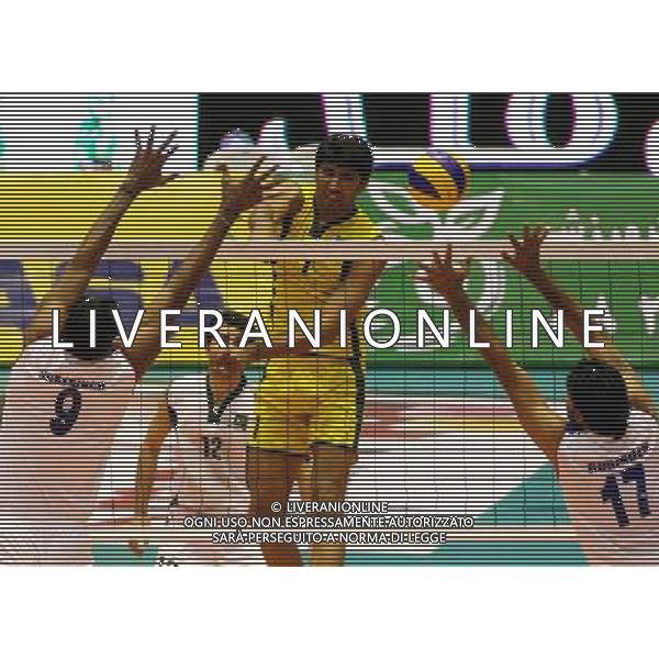 TEHRAN, Sept. 26, 2011 Mohib Rassol (C) of Pakistan spikes the ball during the match against India at the 16th Asian Men\'s Volleyball Championship in Tehran, capital of Iran, on Sept. 26, 2011. Indian won 3 2.(/Ahmad Halabisaz) / Tehran, Iran , Campionato maschile di Volley Cina VS Australia - AG. ALDO LIVERANI SAS- ITALY ONLY *** Local Caption *** .