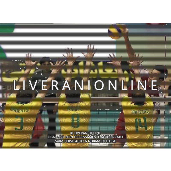 (110926) -- TEHRAN, Sept. 26, 2011 () -- China\'s Zhang Chen (R) spikes the ball during the match against Australia at the 16th Asian Men\'s Volleyball Championship in Tehran, capital of Iran, on Sept. 26, 2011. Australia won 3-1. (/Ahmad Halabisaz) / Tehran, Iran , Campionato maschile di Volley Cina VS Australia - AG. ALDO LIVERANI SAS- ITALY ONLY *** Local Caption *** .
