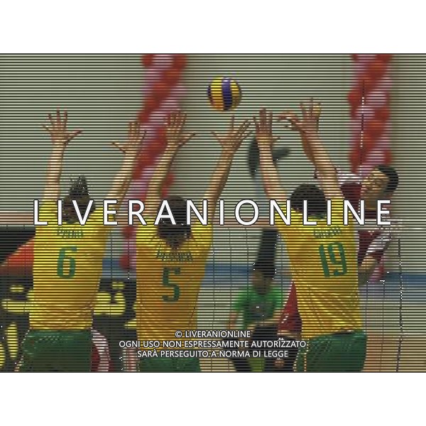 (110926) -- TEHRAN, Sept. 26, 2011 () -- China\'s Zhong Weijun (R) spikes the ball during the match against Australia at the 16th Asian Men\'s Volleyball Championship in Tehran, capital of Iran, on Sept. 26, 2011. Australia won 3-1. (/Ahmad Halabisaz) / Tehran, Iran , Campionato maschile di Volley Cina VS Australia - AG. ALDO LIVERANI SAS- ITALY ONLY *** Local Caption *** .