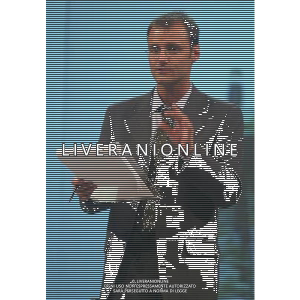 MILANO 3/5/2004 TRASMISSIONE TELEVISIVA DI TELELOMBARDIA: -ICEBERG- NELLA FOTO FRANCESCO SPECCHIA NUOVO CONDUTTORE DI ICEBERG FOTO MARIO ROMANO/AG ALDO LVERANI