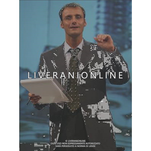 MILANO 3/5/2004 TRASMISSIONE TELEVISIVA DI TELELOMBARDIA: -ICEBERG- NELLA FOTO FRANCESCO SPECCHIA NUOVO CONDUTTORE DI ICEBERG FOTO MARIO ROMANO/AG ALDO LVERANI