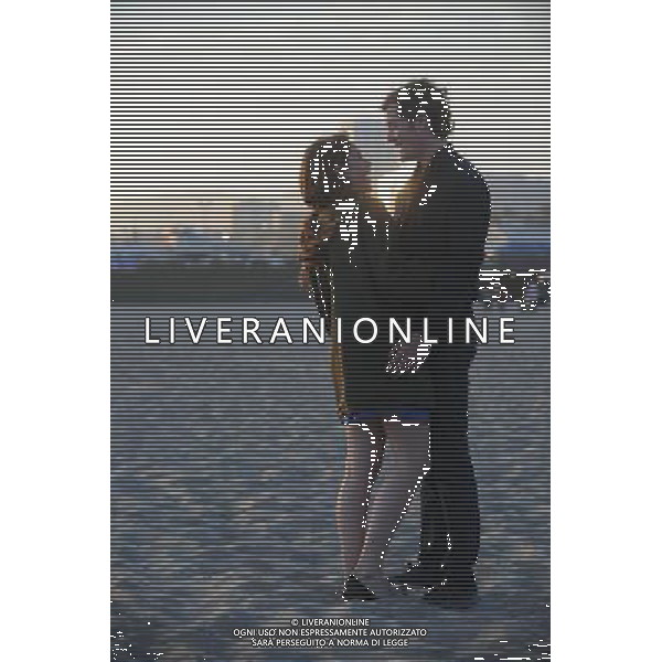 Left to right: Felicity Jones plays Anna and Anton Yelchin plays Jacob in LIKE CRAZY, from Paramount Vantage and Indian Paintbrush. / Foto di scena del film \' Like Crazy \' - AG. ALDO LIVERANI SAS- ITALY ONLY *** Local Caption *** .