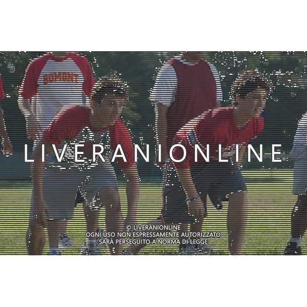 Left to right: Kenny Wormald plays Ren and Miles Teller plays Willard in FOOTLOOSE, from Paramount Pictures and Spyglass Entertainment. / Foto di scena del film Footloose - AG. ALDO LIVERANI SAS- ITALY ONLY *** Local Caption *** .
