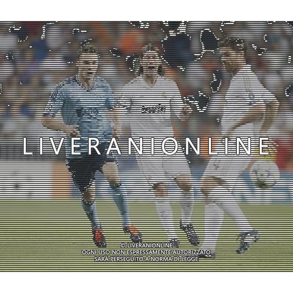 Real Madrid\'s Sergio Ramos against AFC Ajax Amsterdam\'s Derk Boerrigter during UEFA Champions League match. September 27, 2011. (ALTERPHOTOS/Alvaro Hernandez) /AG ALDO LIVERAN SAS ITALY ONLY