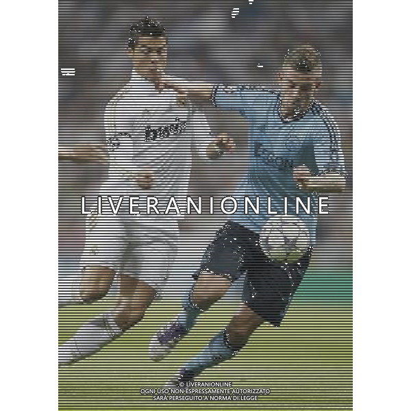 Real Madrid\'s Cristiano Ronaldo against AFC Ajax Amsterdam\'s Toby Alderweireld during UEFA Champions League match. September 27, 2011. (ALTERPHOTOS/Alvaro Hernandez) /AG ALDO LIVERAN SAS ITALY ONLY