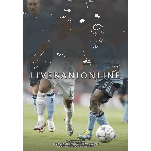 Real Madrid\'s Mesut …zil against AFC Ajax Amsterdam\'s Vurnon Anita during UEFA Champions League match. September 27, 2011. (ALTERPHOTOS/Alvaro Hernandez) /AG ALDO LIVERAN SAS ITALY ONLY