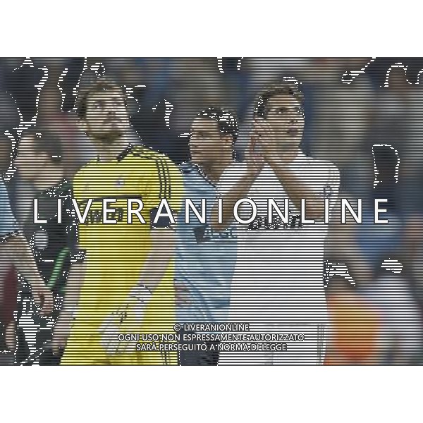 Real Madrid\'s Hamit Altintop salutes with Iker Casillas after UEFA Champions League match. September 27, 2011. (ALTERPHOTOS/Alvaro Hernandez) /AG ALDO LIVERAN SAS ITALY ONLY