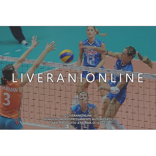 Monza 28-09-2011 Campionati Europei femminili di Pallavolo - Quarti di finale Italia - Olanda nella foto: un attacco di Arrighetti foto Roberto Garavaglia - ag. Aldo Liverani sas Italia - Olanda volley Campionati Europei femminili di Pallavolo - Quarti di finale 