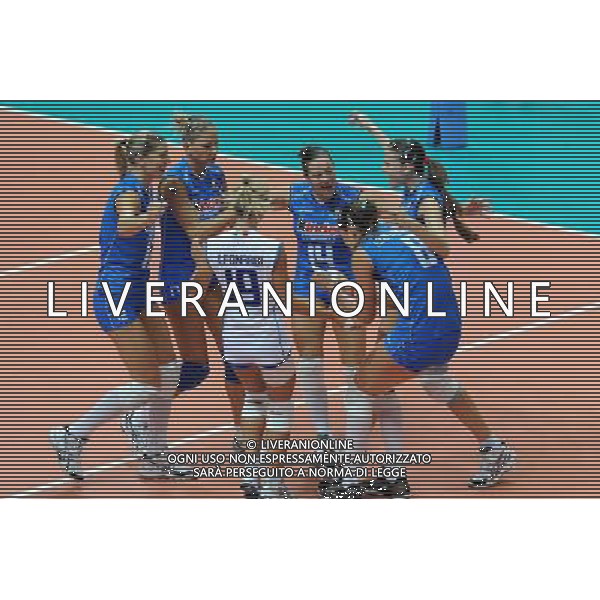 Monza 28-09-2011 Campionati Europei femminili di Pallavolo - Quarti di finale Italia - Olanda nella foto: esultanza Italia foto Roberto Garavaglia - ag. Aldo Liverani sas Italia - Olanda volley Campionati Europei femminili di Pallavolo - Quarti di finale 