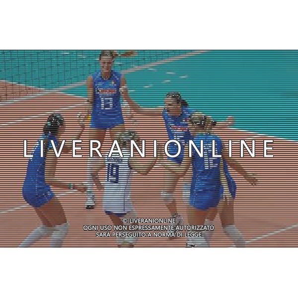 Monza 28-09-2011 Campionati Europei femminili di Pallavolo - Quarti di finale Italia - Olanda nella foto: esultanza Italia foto Roberto Garavaglia - ag. Aldo Liverani sas Italia - Olanda volley Campionati Europei femminili di Pallavolo - Quarti di finale 