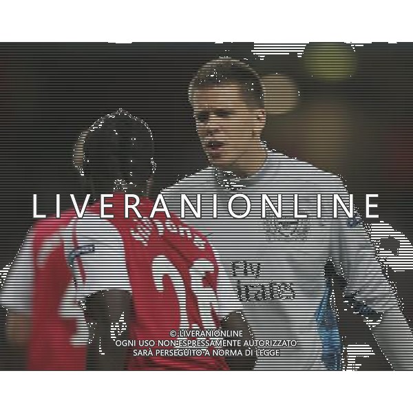 Arsenal\'s Wojciech Szczesny motywuje Arsenal\'s Emmanuel Frimpong Football - UEFA Champions League - Group F - Arsenal v Olympiacos FC - Wed 28 Sep 2011 - Emirates Stadium - London - UK Foto: Michal Zemanek / Newspix.pl LIGA MISTRZOW SEZON 2011/2012 PILKA NOZNA ARSENAL LONDYN vs OLYMPIAKOS PIREUS --- Newspix.pl ARSENAL OLYMPIACOS - CHAMPIONS LEAGUE - ©AG ALDO LIVERANI SAS ITALY ONLY -. *** Local Caption *** .
