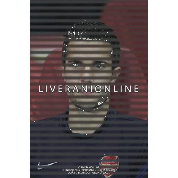 Substitute Arsenal\'s Robin van Persie Football - UEFA Champions League - Group F - Arsenal v Olympiacos FC - Wed 28 Sep 2011 - Emirates Stadium - London - UK Foto: Michal Zemanek / Newspix.pl LIGA MISTRZOW SEZON 2011/2012 PILKA NOZNA ARSENAL LONDYN vs OLYMPIAKOS PIREUS --- Newspix.pl ARSENAL OLYMPIACOS - CHAMPIONS LEAGUE - ©AG ALDO LIVERANI SAS ITALY ONLY -. *** Local Caption *** .