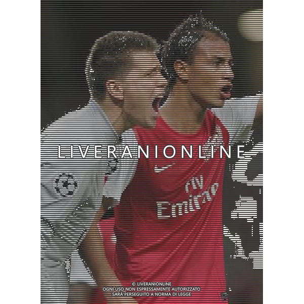 Arsenal\'s Wojciech Szczesny and Arsenal\'s Marouane Chamakh Football - UEFA Champions League - Group F - Arsenal v Olympiacos FC - Wed 28 Sep 2011 - Emirates Stadium - London - UK Foto: Michal Zemanek / Newspix.pl LIGA MISTRZOW SEZON 2011/2012 PILKA NOZNA ARSENAL LONDYN vs OLYMPIAKOS PIREUS --- Newspix.pl ARSENAL OLYMPIACOS - CHAMPIONS LEAGUE - ©AG ALDO LIVERANI SAS ITALY ONLY -. *** Local Caption *** .