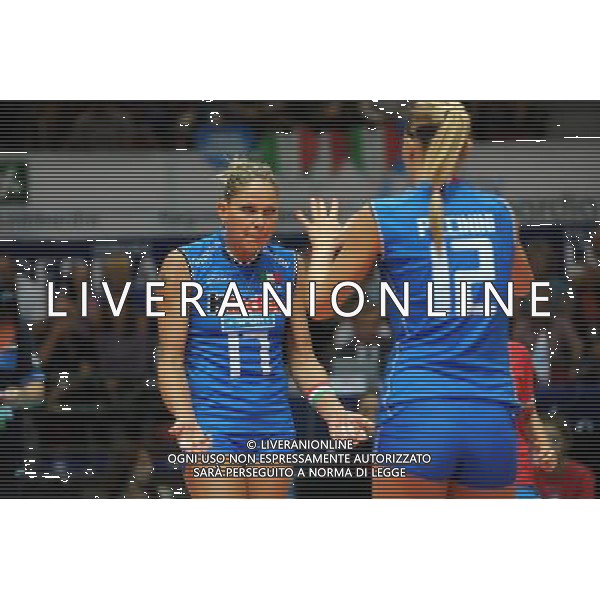 Monza 28-09-2011 Campionati Europei femminili di Pallavolo - Quarti di finale Italia - Olanda nella foto: Simona Gioli (Italia) a SX e Francesca Piccinini (Italia) foto Roberto Garavaglia - ag. Aldo Liverani sas