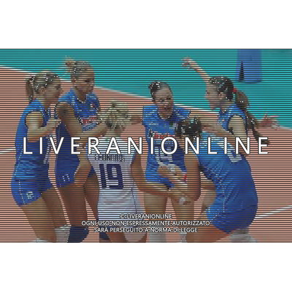 Monza 28-09-2011 Campionati Europei femminili di Pallavolo - Quarti di finale Italia - Olanda nella foto: esultanza Italia foto Roberto Garavaglia - ag. Aldo Liverani sas