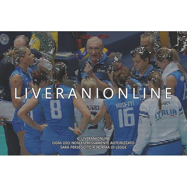 Monza 28-09-2011 Campionati Europei femminili di Pallavolo - Quarti di finale Italia - Olanda nella foto: Massimo Barbolini allenatore dell\'Italia durante un timeout foto Roberto Garavaglia - ag. Aldo Liverani sas