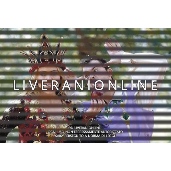 Patsy Kensit as the Wicked Witch and Barney Harwood as Muddles in the pantomime of \'Snow White And The Seven Dwarfs\' at the Churchchill Theatre, Bromley 29th September 2011 / Patsy Kensit nella pantomima di \'Biancaneve ei sette nani\' al Teatro Churchchill, Bromley - AG.ALDO LIVERANI SAS- ITALY ONLY *** Local Caption *** .