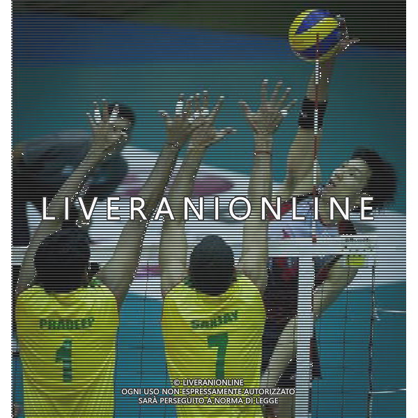 (110929) -- TEHRAN, Sept. 29, 2011 () -- Tatsuya Fukuzawa of Japan (R) spikes the ball during the match against India at the 16th Asian Men\'s Volleyball Championship in Tehran, capital of Iran, Sept. 29, 2011. Japan won 3-2 and ranked fifth. (/Ahmad Halabisaz) / Tehran, Iran , Campionato maschile di Volley - AG. ALDO LIVERANI SAS- ITALY ONLY *** Local Caption *** .