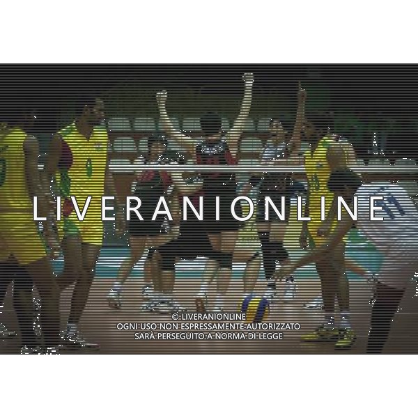 (110929) -- TEHRAN, Sept. 29, 2011 () -- Players of Japan (C) cheer after scoring during the match against India at the 16th Asian Men\'s Volleyball Championship in Tehran, capital of Iran, Sept. 29, 2011. Japan won 3-2 and ranked fifth. (/Ahmad Halabisaz) / Tehran, Iran , Campionato maschile di Volley - AG. ALDO LIVERANI SAS- ITALY ONLY *** Local Caption *** .