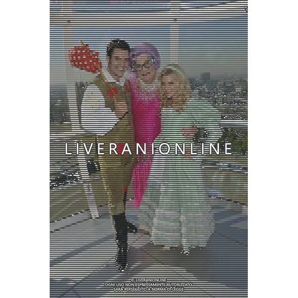 Sam Attwater, Dame Edna Everage and Anna Williamson the stars from the new wimbledon theatres pantomine Dick Whittington that runs from the 9th of December to the 15th of January went for a spin on the edf London eye 29/09/2011 - / Londra, il cast dello spettacolo teatrale Dick Whittington nel photo call di presentazione alla stampa - AG. ALDO LIVERANI SAS- ITALY ONLY *** Local Caption *** .