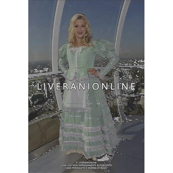 Anna Williamson and the stars from the new wimbledon theatres pantomine Dick Whittington that runs from the 9th of December to the 15th of January went for a spin on the edf London eye 29/09/2011 - / Londra, il cast dello spettacolo teatrale Dick Whittington nel photo call di presentazione alla stampa - AG. ALDO LIVERANI SAS- ITALY ONLY *** Local Caption *** .