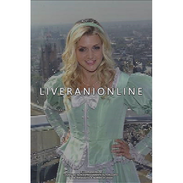 Anna Williamson and the stars from the new wimbledon theatres pantomine Dick Whittington that runs from the 9th of December to the 15th of January went for a spin on the edf London eye 29/09/2011 - / Londra, il cast dello spettacolo teatrale Dick Whittington nel photo call di presentazione alla stampa - AG. ALDO LIVERANI SAS- ITALY ONLY *** Local Caption *** .