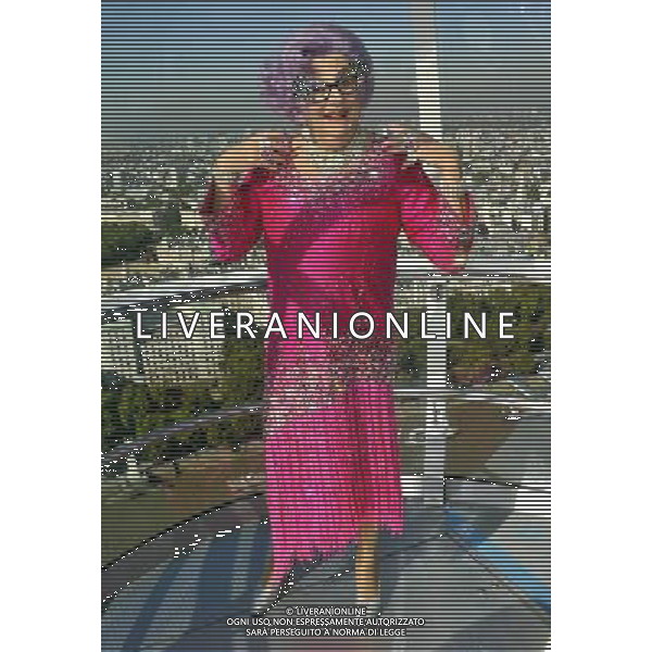 Dame Edna Everage and the stars from the new wimbledon theatres pantomine Dick Whittington that runs from the 9th of December to the 15th of January went for a spin on the edf London eye 29/09/2011 - / Londra, il cast dello spettacolo teatrale Dick Whittington nel photo call di presentazione alla stampa - AG. ALDO LIVERANI SAS- ITALY ONLY *** Local Caption *** .