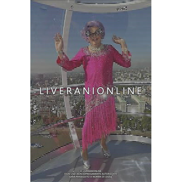 Dame Edna Everage and the stars from the new wimbledon theatres pantomine Dick Whittington that runs from the 9th of December to the 15th of January went for a spin on the edf London eye 29/09/2011 - / Londra, il cast dello spettacolo teatrale Dick Whittington nel photo call di presentazione alla stampa - AG. ALDO LIVERANI SAS- ITALY ONLY *** Local Caption *** .