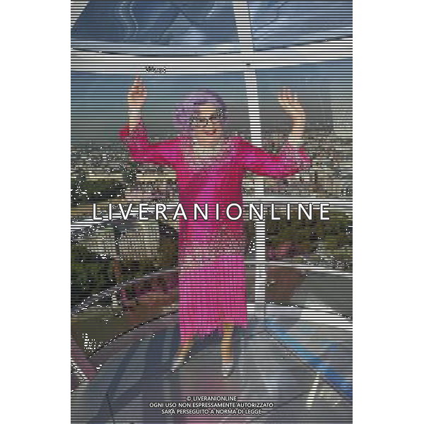 Dame Edna Everage and the stars from the new wimbledon theatres pantomine Dick Whittington that runs from the 9th of December to the 15th of January went for a spin on the edf London eye 29/09/2011 - / Londra, il cast dello spettacolo teatrale Dick Whittington nel photo call di presentazione alla stampa - AG. ALDO LIVERANI SAS- ITALY ONLY *** Local Caption *** .