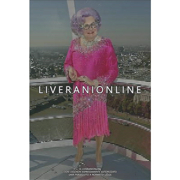 Dame Edna Everage and the stars from the new wimbledon theatres pantomine Dick Whittington that runs from the 9th of December to the 15th of January went for a spin on the edf London eye 29/09/2011 - / Londra, il cast dello spettacolo teatrale Dick Whittington nel photo call di presentazione alla stampa - AG. ALDO LIVERANI SAS- ITALY ONLY *** Local Caption *** .