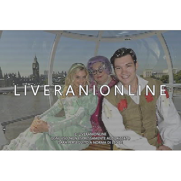 Sam Attwater, Dame Edna Everage and Anna Williamson the stars from the new wimbledon theatres pantomine Dick Whittington that runs from the 9th of December to the 15th of January went for a spin on the edf London eye 29/09/2011 - / Londra, il cast dello spettacolo teatrale Dick Whittington nel photo call di presentazione alla stampa - AG. ALDO LIVERANI SAS- ITALY ONLY *** Local Caption *** .