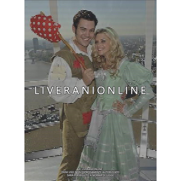 Sam Attwater and Anna Williamson from the new wimbledon theatres pantomine Dick Whittington that runs from the 9th of December to the 15th of January went for a spin on the edf London eye 29/09/2011 - / Londra, il cast dello spettacolo teatrale Dick Whittington nel photo call di presentazione alla stampa - AG. ALDO LIVERANI SAS- ITALY ONLY *** Local Caption *** .