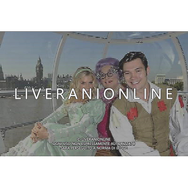 Sam Attwater, Dame Edna Everage and Anna Williamson the stars from the new wimbledon theatres pantomine Dick Whittington that runs from the 9th of December to the 15th of January went for a spin on the edf London eye 29/09/2011 - / Londra, il cast dello spettacolo teatrale Dick Whittington nel photo call di presentazione alla stampa - AG. ALDO LIVERANI SAS- ITALY ONLY *** Local Caption *** .