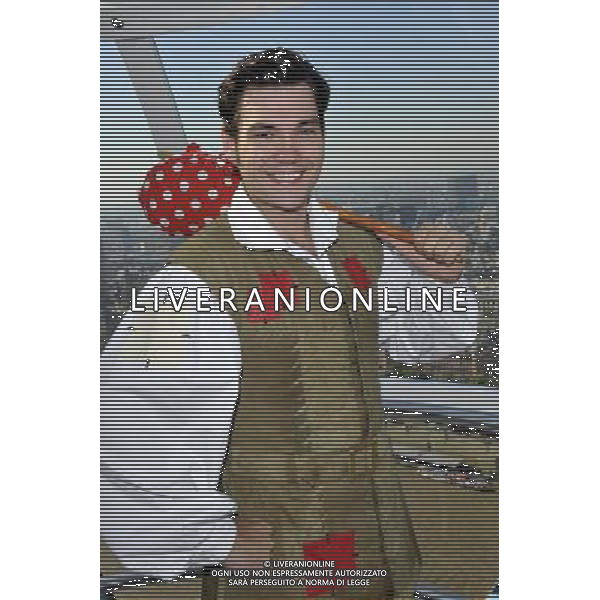 Sam Attwater and the stars from the new wimbledon theatres pantomine Dick Whittington that runs from the 9th of December to the 15th of January went for a spin on the edf London eye 29/09/2011 / Londra, il cast dello spettacolo teatrale Dick Whittington nel photo call di presentazione alla stampa - AG. ALDO LIVERANI SAS- ITALY ONLY *** Local Caption *** .