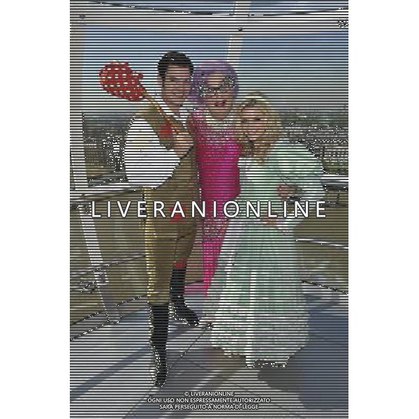 Sam Attwater, Dame Edna Everage and Anna Williamson the stars from the new wimbledon theatres pantomine Dick Whittington that runs from the 9th of December to the 15th of January went for a spin on the edf London eye 29/09/2011 - / Londra, il cast dello spettacolo teatrale Dick Whittington nel photo call di presentazione alla stampa - AG. ALDO LIVERANI SAS- ITALY ONLY *** Local Caption *** .