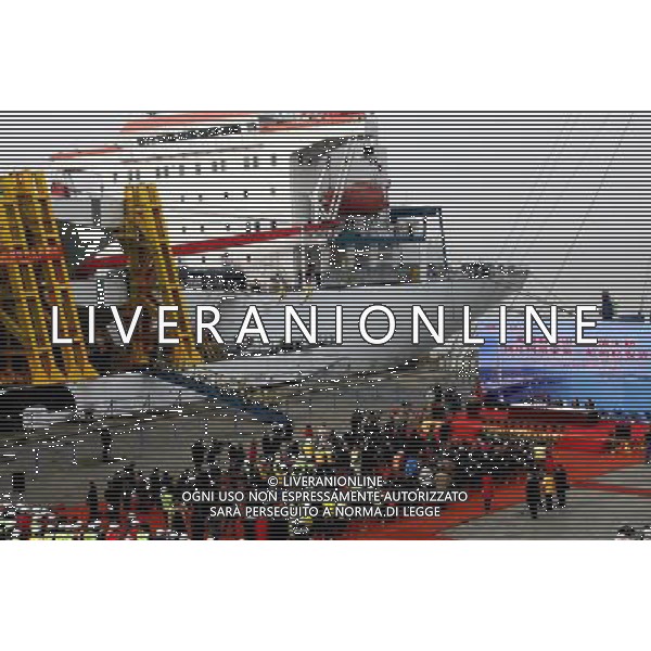 (110930) -- BEIJING, Sept. 30, 2011 () -- File photo taken on Dec. 29, 2009 shows the first shipment of China-made steel box girders for the San Franciso Bay Bridge, in Shanghai, east China. The main portion of steel for the east span replacement of the San Francisco Bay Bridge has been delivered by Shanghai Zhenhua Heavy Industries Co.,China\'s biggest heavy machinery maker, on July 11, 2011. This was the biggest project so far of the state-owned equipment manufacturing enterprise with the total contract worth 350 million US dollars. Through five years of effort, Zhenhua made the sections of the steel bridge, tower and floating crane for the famous bridge. Can you imagine what the industry of China, now enjoys the title of \'World Factory\', was like a century ago? In 1905, when the imperial Qing government sent five senior officials to Japan and some Western countries to visit, seeking for solutions to save the decaying empire, \'Yanchang Oil Plant\', the first-ever oil enterprise in the Chinese mainland, was established in Yan\'an of northwest China\'s Shaanxi Province. In 1907, Yanchang drilled the first onshore oil well \'Yanyi Well\', starting the oil production in the Chinese mainland. However, in 1907, the oil output could only reach 1 to 1.5 tonnes per day. More than 100 years passed, Yanchang, now called Shaanxi Yanchang Petroleum (Group) Co., LTD, has made great development. In 2007, the crude oil output, oil refining and processing, and sales of oil products of Yanchang respectively exceeded 10 million tonnes, engendering it into an emerging large oilfield with the output of 10 million tonnes. Yanchang is an epitome of Chinese industry\'s centennial development since the 1911 Revolution. The 1911 Revolution, led by Dr. Sun Yat-sen, overthrew the Qing Dynasty (1644-1911) and also put an end to thousands of years of feudalist governance in China. After the revolution, Chinese industry developed as many Chinese factories, in t ©AG ALDO LIVERANI SAS ITALY ONLY *** Local Caption *** .